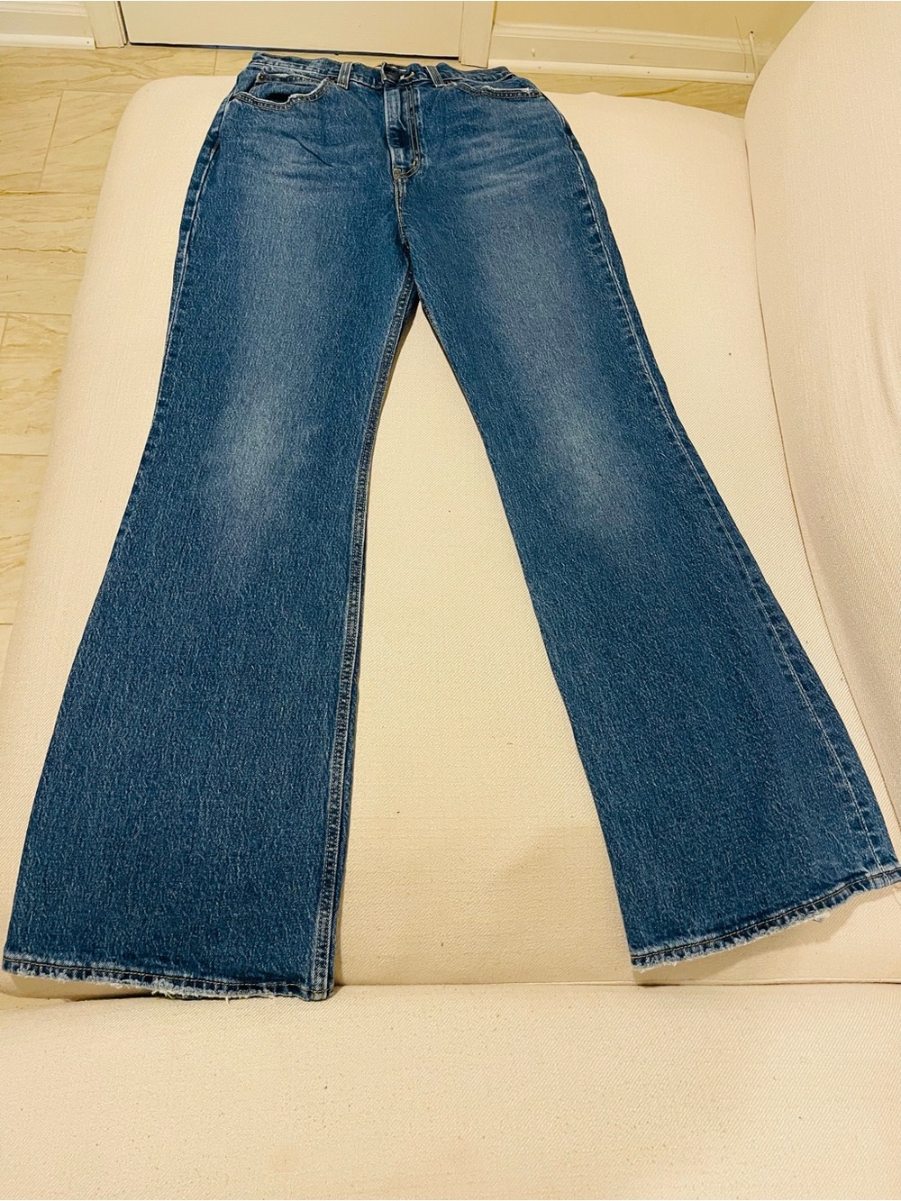 Women’s Levi's 70s High Flare Leg Blue Wash Distressed Raw Hem Jeans Size 28